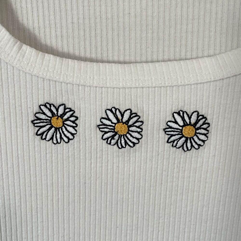 Caution to the Wind White Ribbed Baby Tee Cropped Shirt Daisy y2k Scoop Neck 90s - Picture 5 of 6
